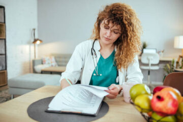 Would You Trust a Doctor or a Nutritionist to Arrange Your Diet?